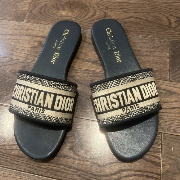 Christian Dior slides - Picture 1 of 7